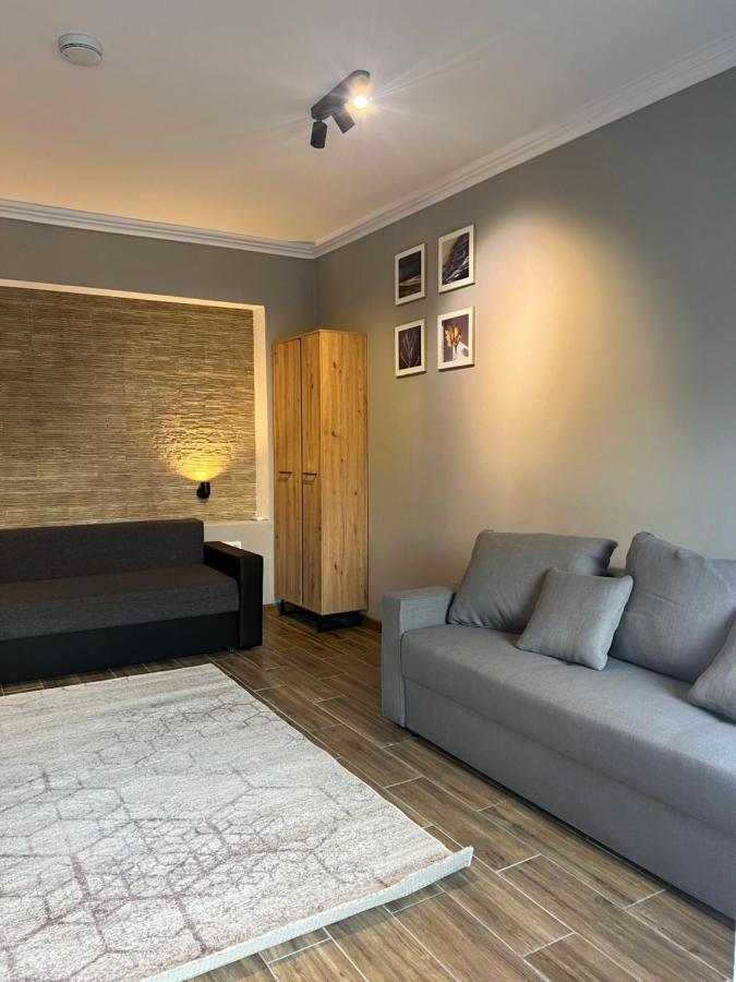 Benny & Bella Guest House Oradea Exteriör bild